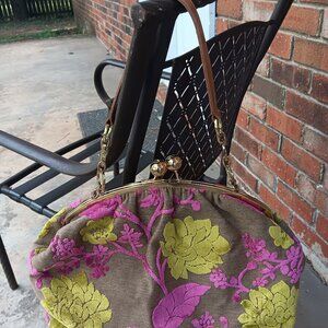 Large Tapestry Shoulder Bag with Kiss Lock